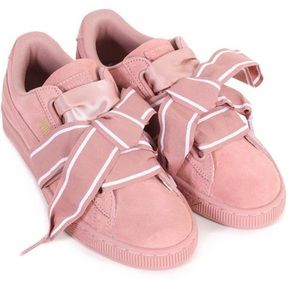 👟NWT👟 Puma suede heart satin II’s
